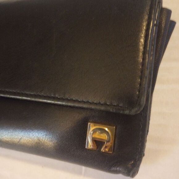 Etienne Aigner Vintage Leather Wallet With Checkbook Holder - Picture 2 of 8